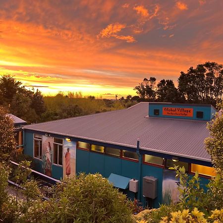 Global Village Travellers Lodge Greymouth Exteriér fotografie The Village Theatre