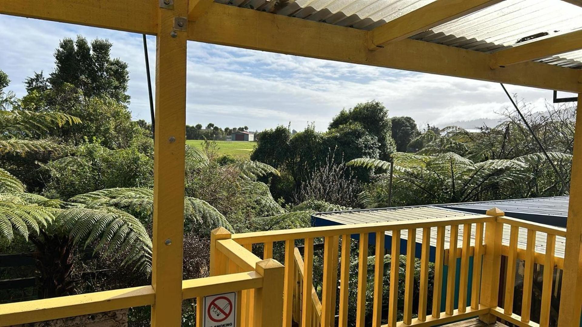 Global Village Travellers Lodge Greymouth Exteriér fotografie The view from the lookout at the top of the lift