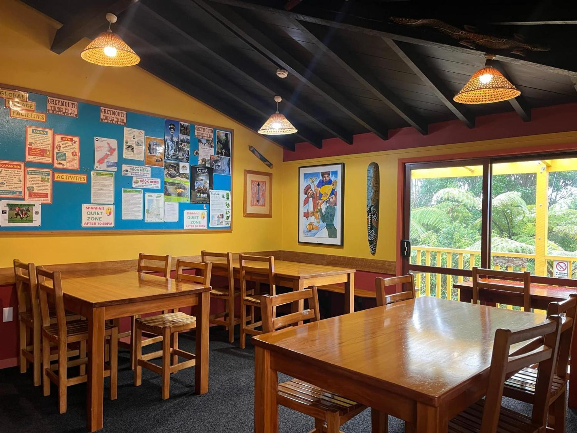 Global Village Travellers Lodge Greymouth Exteriér fotografie The interior of the cafe at the centre