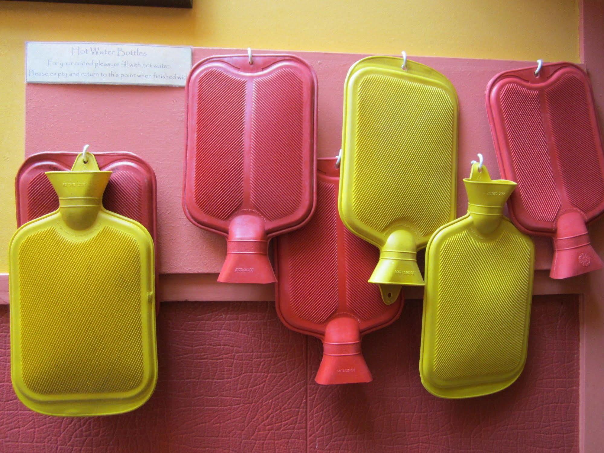 Global Village Travellers Lodge Greymouth Exteriér fotografie Hot water bottles