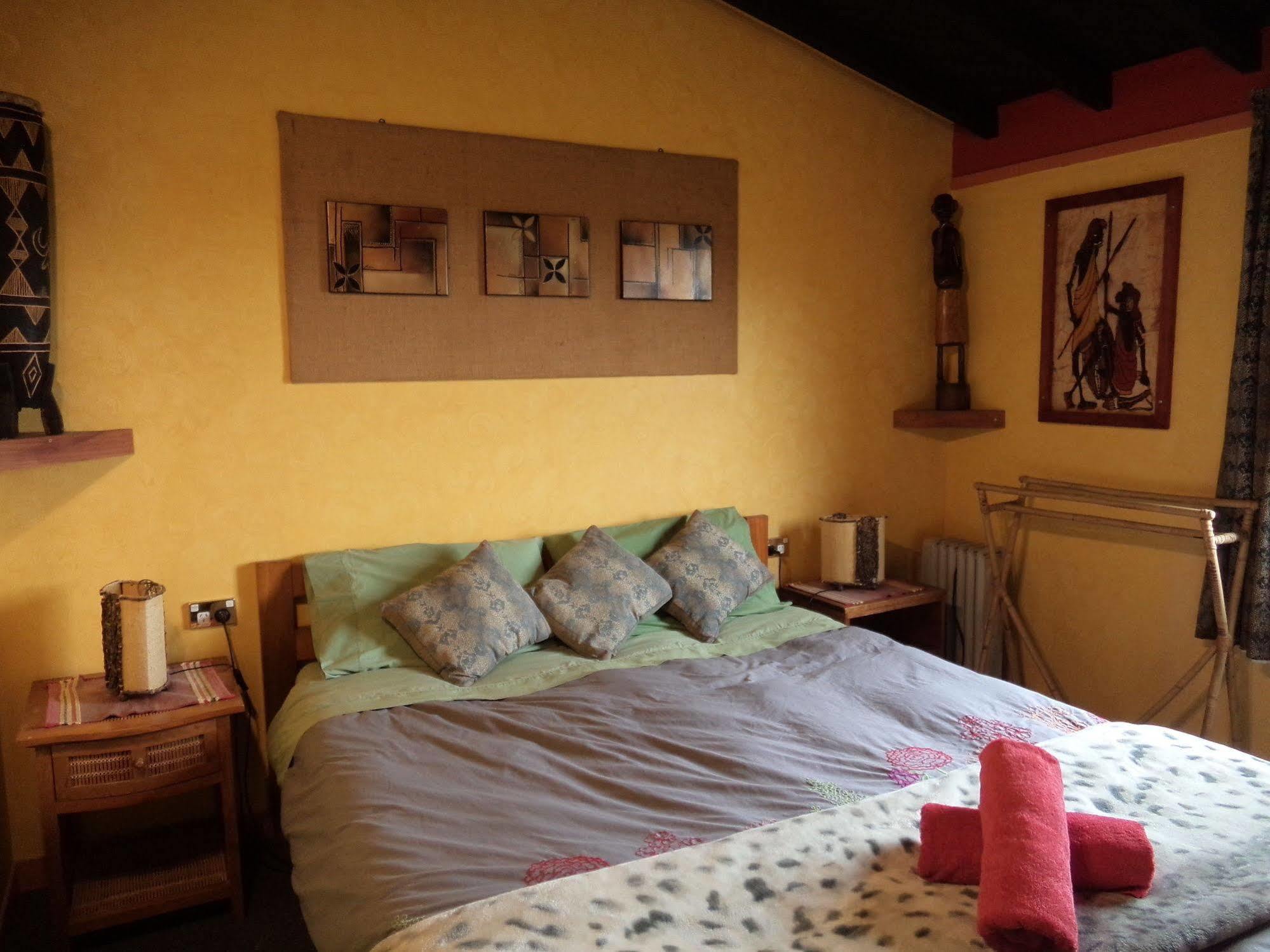 Global Village Travellers Lodge Greymouth Exteriér fotografie The bedroom of the Treehouse