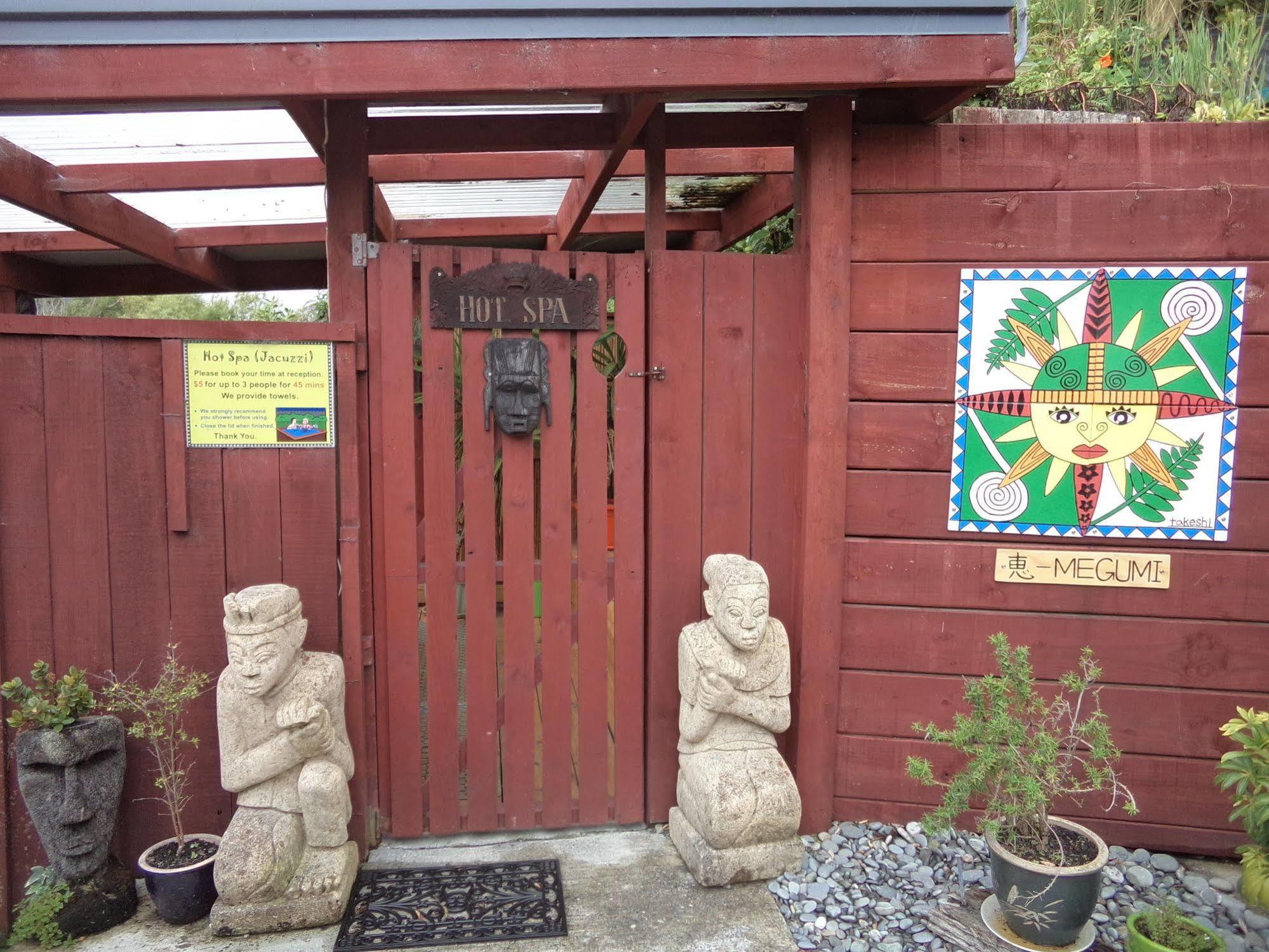 Global Village Travellers Lodge Greymouth Exteriér fotografie The entrance to the museum